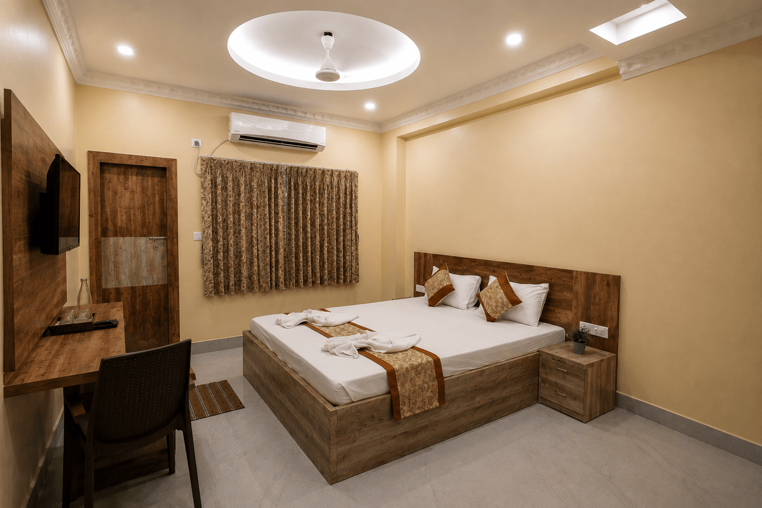 Swimmimg Pool Hotels in Digha-3 bed Deluxe Room